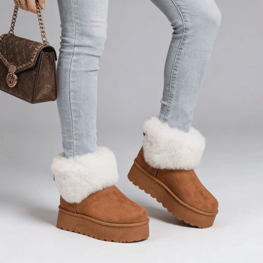 Bota Feminina Peluciada com Aba em Pelúcia